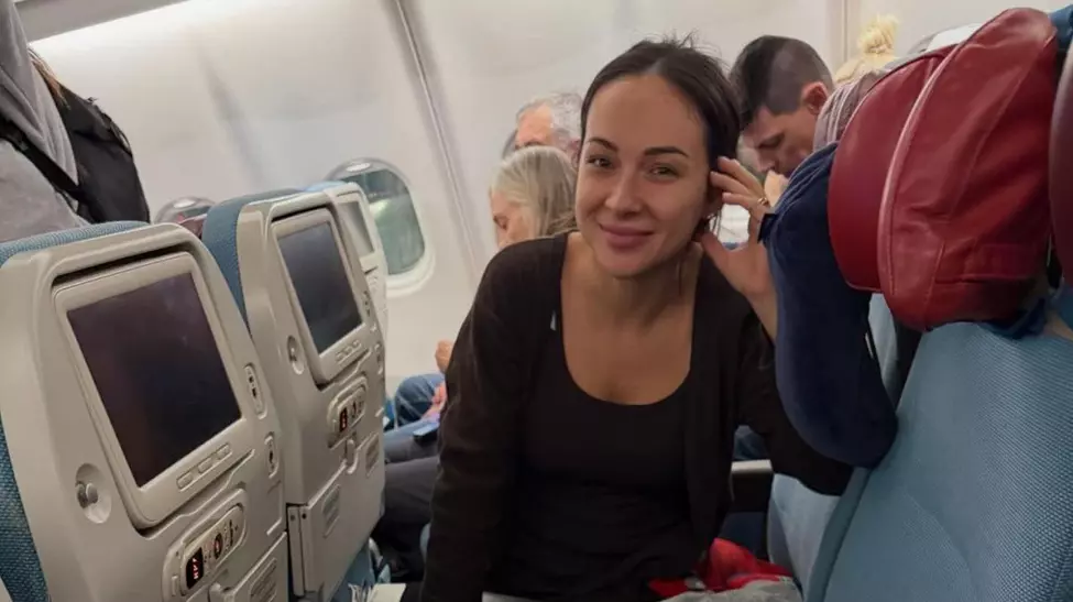 Vlăduța Lupău, deranjată de o stewardesă în avion: „Am făcut circ”
