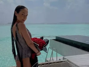 Vlăduța Lupău, deranjată de o stewardesă în avion: „Am făcut circ”