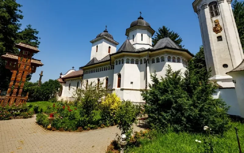 Mănăstirea Hodoș-Bodrog, cea mai veche din România. Locul cu aproape 900 de ani de istorie și legende