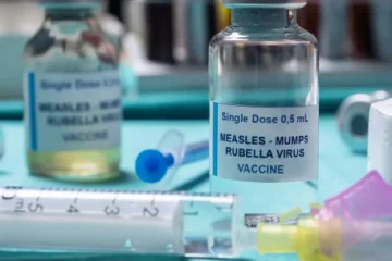 Complicație gravă a rujeolei poate provoca paralizie și nu are tratament. Medicii avertizează asupra riscurilor pentru copiii nevaccinați