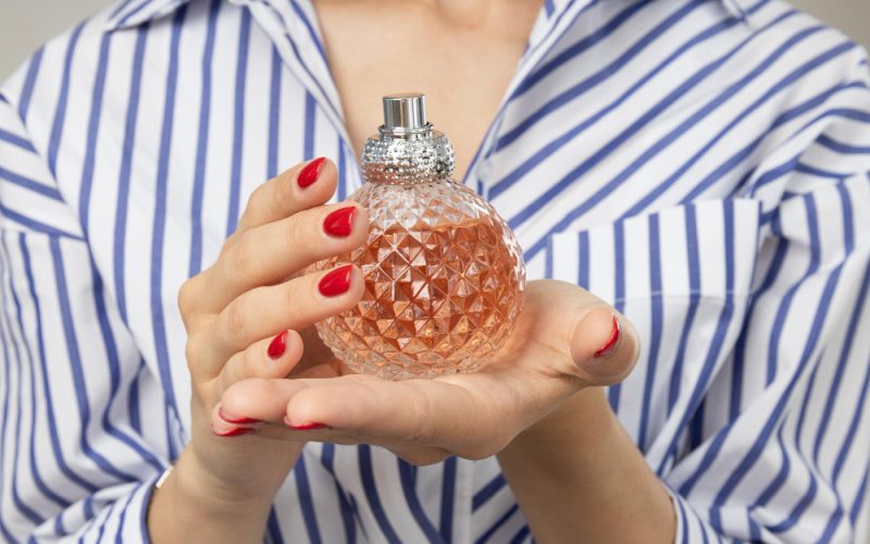 Cum alegi un parfum din Emirate pentru fiecare sezon al anului