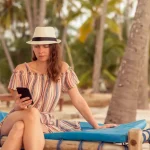 Greșeala care îți poate aduce costuri uriașe la telefon în vacanță. Mulți turiști își dau seama abia când primesc factura