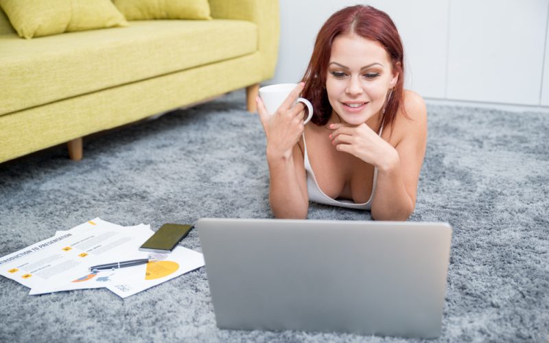Cum să faci bani online de acasă în mod legal și sustenabil