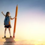Cum contribuie un mediu educațional pozitiv la succesul școlar pe termen lung