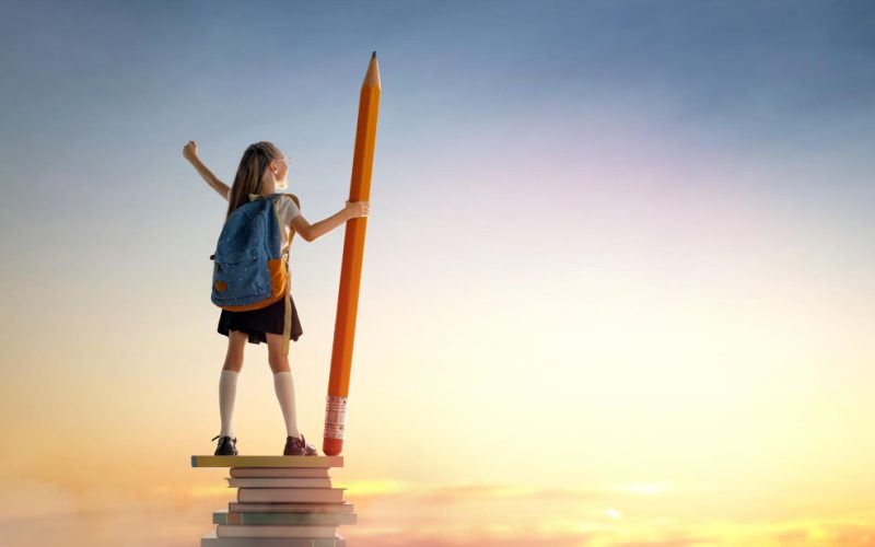 Cum contribuie un mediu educațional pozitiv la succesul școlar pe termen lung