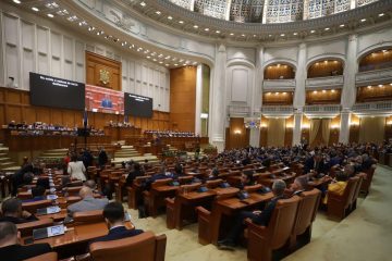 Noua lege a salarizării ar aduce creșteri importante pentru parlamentari. Indemnizațiile ar putea urca cu până la 7.000 de lei