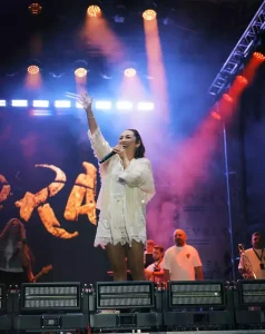 Andra, lecție pentru fiica ei după anii petrecuți în lumina reflectoarelor. Cum a învățat artista să gestioneze criticile