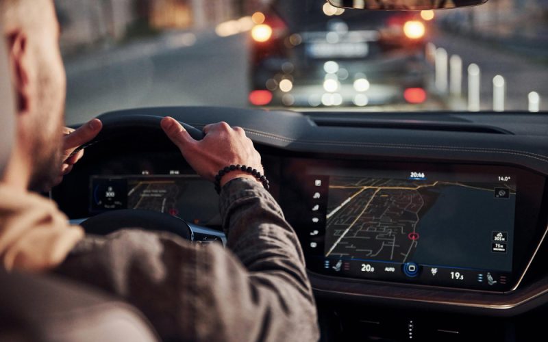 Navigație BMW pentru Seria 3: ce funcții sunt utile pentru un upgrade multimedia complet
