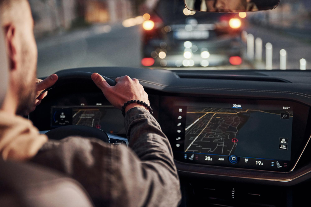 Navigație BMW pentru Seria 3: ce funcții sunt utile pentru un upgrade multimedia complet